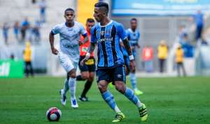Barrios volta a treinar e deve reforçar o Grêmio diante do Santos