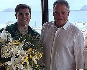 João Pedro, de 18 anos, caiu da sacada do prédio e morreu.