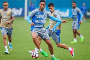 Atacante paraguaio sente incômodo na coxa e desfalca o Grêmio contra o Santos