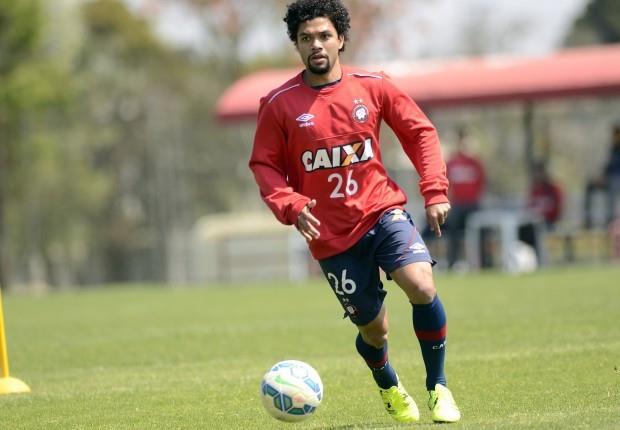 Em negociação avançada com o Bordeaux-FRA, Otávio não deve mais atuar pelo Furacão