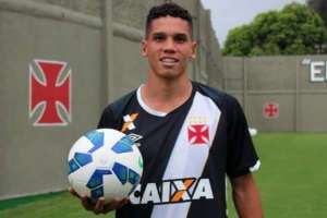Embalado por semana 'bem diferente', Paulinho espera manter boa fase no Vasco