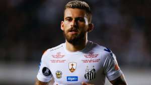 Lucas Lima diz que Santos jogou muito recuado, mas comemora ponto fora de casa