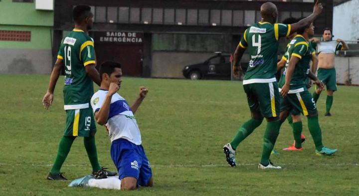 Rafael Barros marcou dois gols de pênalti na vitória do Atlético-AC, por 3 a 0, em cima do Gurupi. Foto: Manoel Façanha