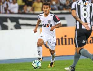 De olho em um lateral, São Paulo está no mercado e Marcos Rocha aguarda proposta