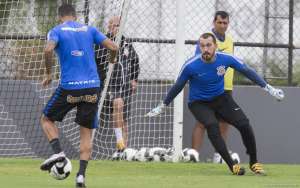 Na mira do São Paulo, Walter tem luvas atrasadas para receber do Corinthians