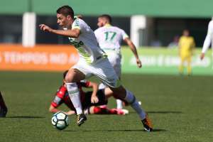 Chapecoense 'esquece' Barcelona, foca no Bahia e ameniza as vaias da torcida