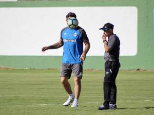 Renato Gaúcho faz mistério e não confirma time do Grêmio contra o Atlético-GO