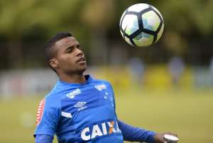 Elber anseia por titularidade no Cruzeiro e projeta time ofensivo contra o Vasco