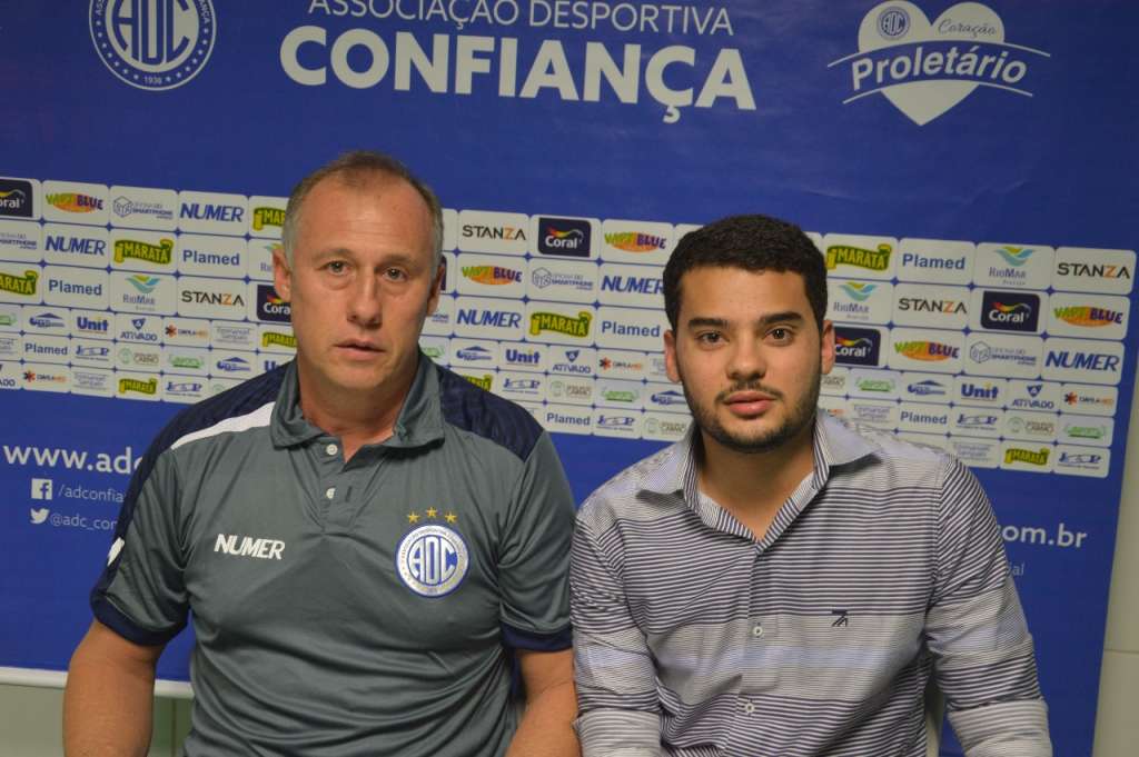 Ailton Silva é o novo técnico do Confiança. (Foto: Divulgação / AD Confiança)