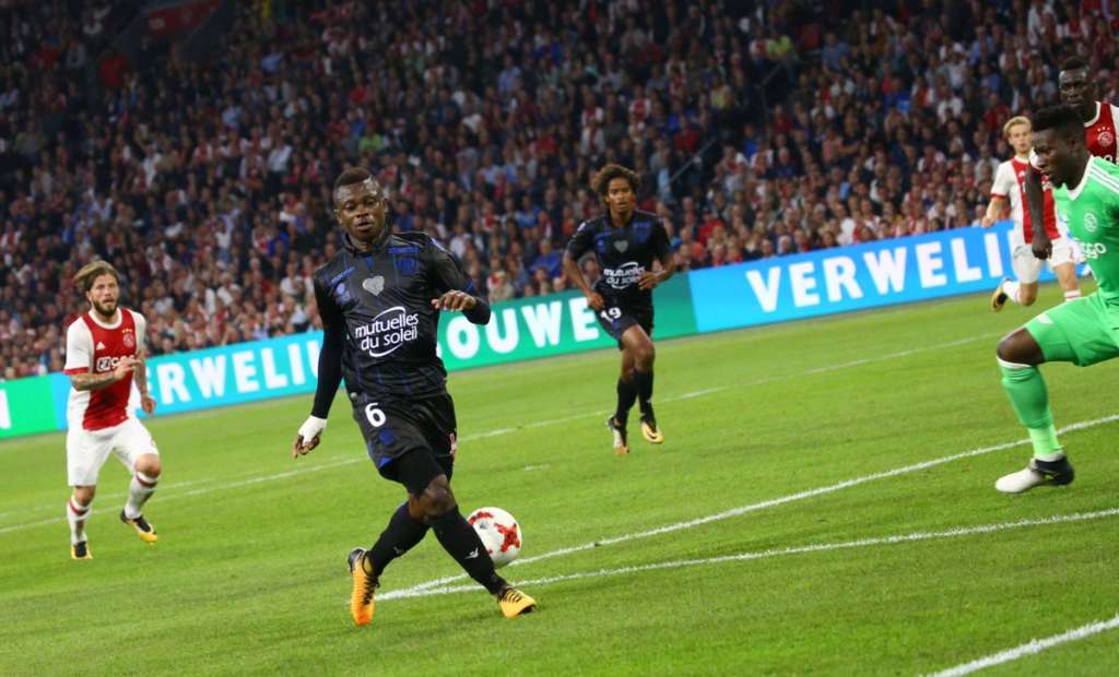 Nice empata fora, elimina Ajax e segue na luta por vaga na Liga dos Campeões