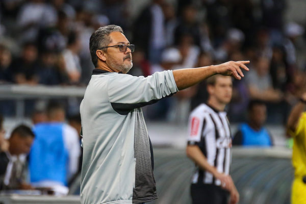 Micale elogia 'momento mágico' corintiano e diz que Atlético-MG precisa evoluir