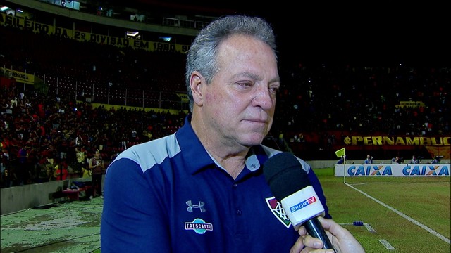 Abel agradece apoio e vê Flu melhor após expulsão: 'O João Pedro estava em campo'