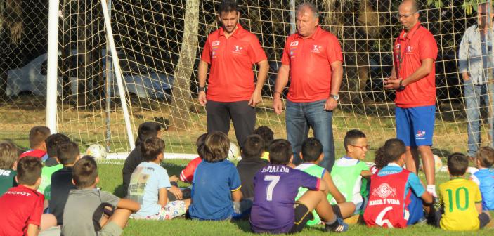 Sempre atencioso, Zico deu entrevistas e conversou bastante com a criançada em Rio Preto