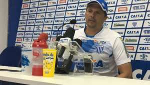 Claudinei Oliveira volta atrás, garante permanência no Avaí e despista sobre Maicon