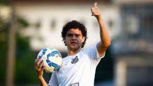 Lateral é relacionado e reforça Santos para enfrentar Avaí pelo Brasileirão