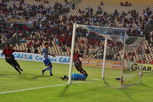 O gol do Moto Club saiu de uma cobrança de falta (Foto:Welliandrei Campelo)