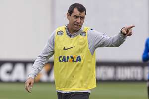 Sucesso do Corinthians vem da forma democrática com que Carille comanda o grupo