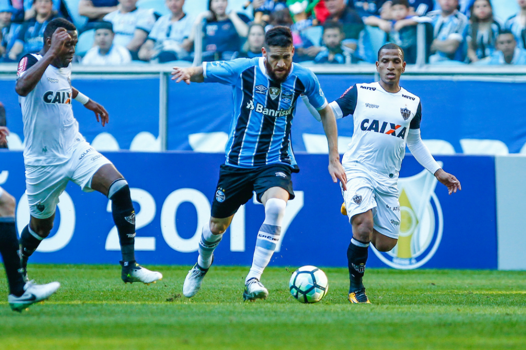 Com a vitória por 2 a 0, o Grêmio se mantém em segundo e complica ainda mais a situação do Atlético-MG