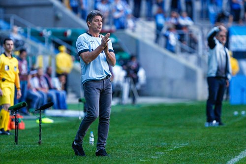 Renato elogia grupo do Grêmio após vitória tranquila com time misto