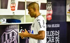 Rodrigo será denunciado pelo STJD por agressão a Milton Mendes