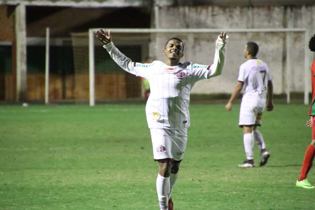 Em alta, Alisson jogou todos os jogos da Ferroviária na Copa Paulista até aqui (Foto: Felipe Blanco)