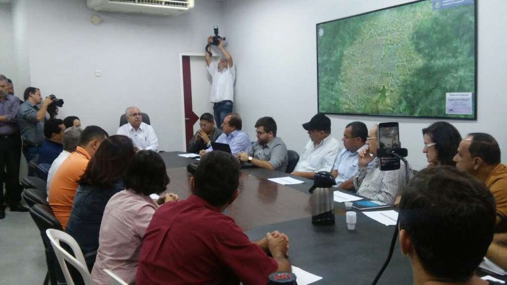 Prefeito  Rogério Teófilo anunciou repasse ao ASA; (Foto: Everton Luis)