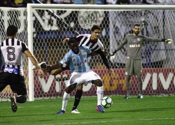 Avaí segurou o Santos, que também tirou o pé