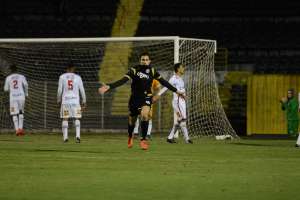 Copa Paulista: Maykon Aquino comemora gol relâmpago pelo XV de Piracicaba