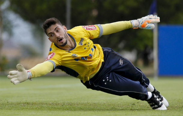 Cruzeiro anuncia renovação de contrato do goleiro Rafael até 2021