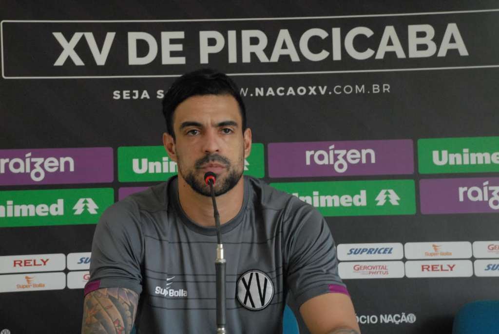 O meia Alex Willian se colocou à disposição para ajudar e citou principal motivo para retorno