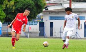 Sem Ederson, do Fla, colombiano Urueña pode ser solução no Avaí