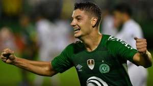 Destaque no ano, volante Andrei Girotto troca Chapecoense pelo Nantes, da França