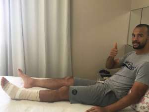 Roger Carvalho lamenta lesão, mas espera voltar rapidamente ao Atlético-GO