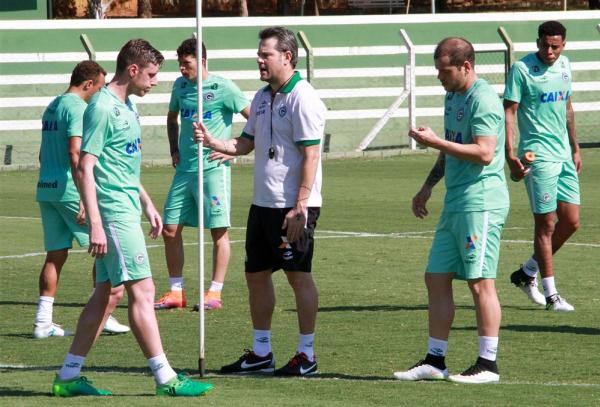 Série B: Após afastar jogadores, Goiás vai em busca de reforços