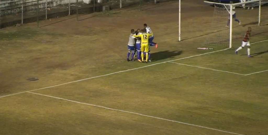 Romarinho converteu o pênalti e decretou a vitória do Água Santa em pleno Canindé