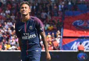 Estafe de Neymar planeja processar Santos por direitos trabalhistas