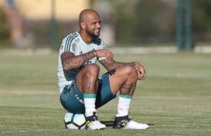 Felipe Melo notifica Palmeiras para cobrar reintegração ao elenco