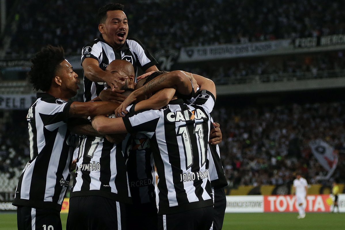 Botafogo 2 x 0 Nacional-URU – Bota derruba mais um campeão em jogo típico de Libertadores