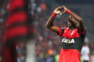 Vinícius Júnior celebra e dedica primeiro gol pelo Flamengo a Zé Ricardo