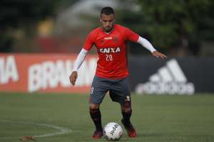 Chapecoense acerta com Canteros, do Fla e ex-seleção argentina