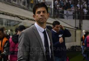 Fabiano Soares exalta Atlético-PR contra Santos e já foca em duelo frente ao Bahia