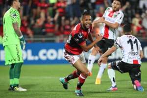 Após 1º gol pelo Flamengo, Geuvânio diz: 