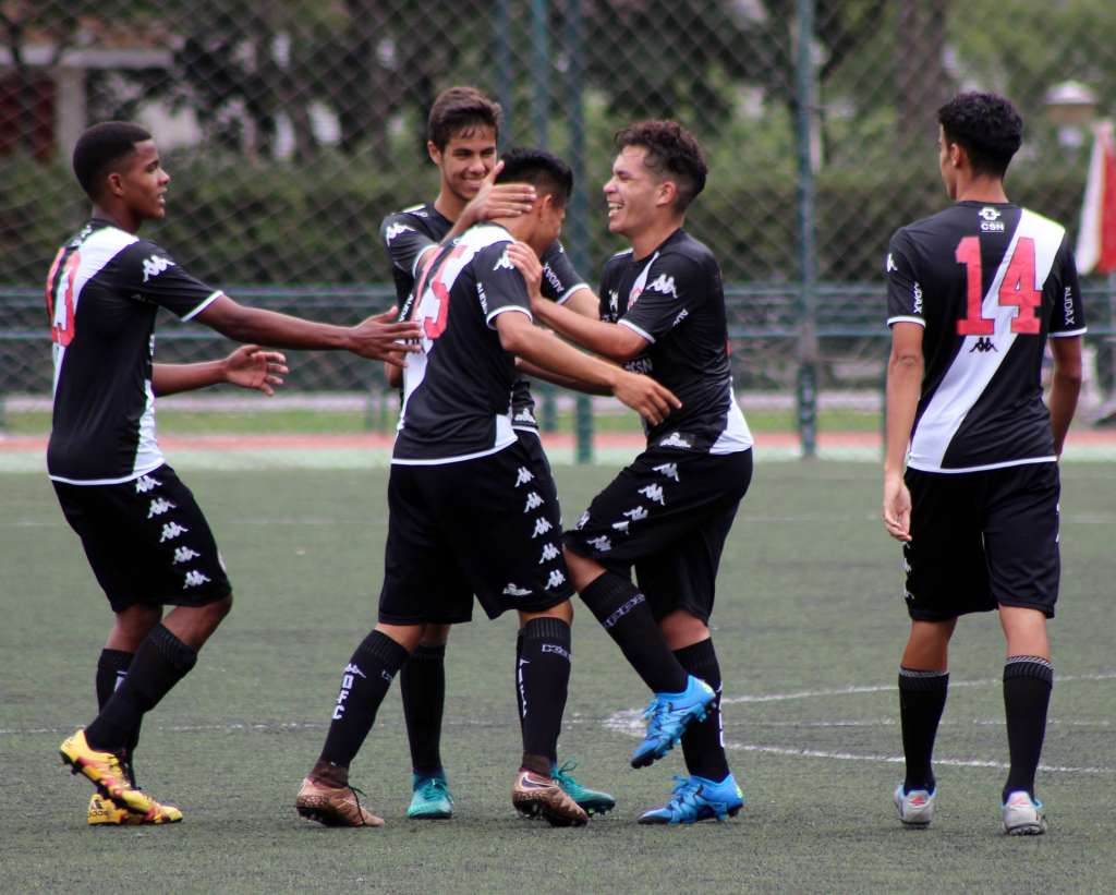 Osasco bate São José em casa e 'rouba' liderança do rival