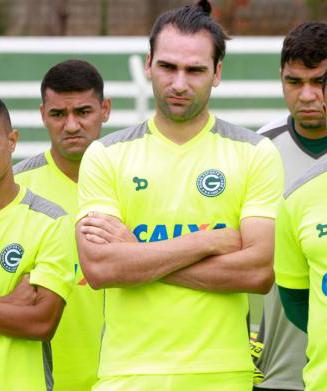 Afastado no Goiás, o atacante Léo Gamalho não interessa a Ponte Preta