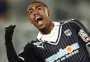 Corinthians negocia com Bordeaux renovação de Pablo e torce para venda de atacante