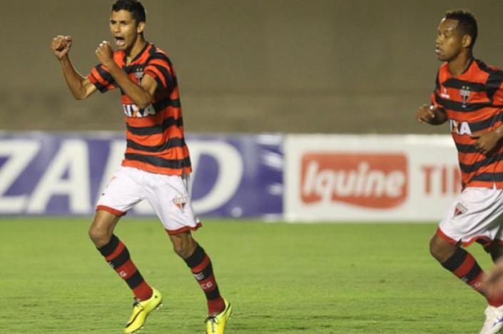 Jorginho deu a vitória para o time goiano