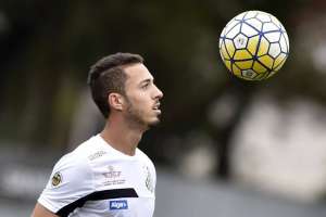 Com titulares lesionados, meia deve ganhar chance no Santos contra Flu no Pacaembu