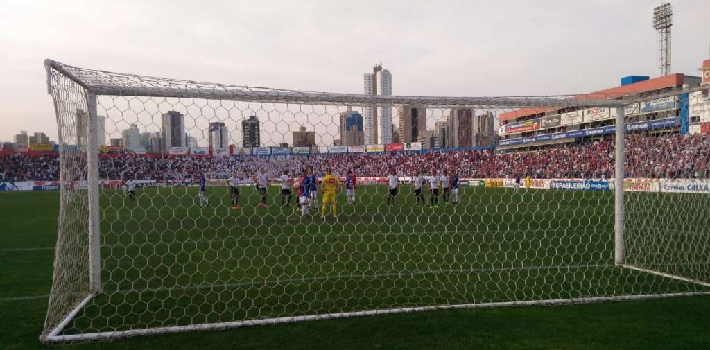 De pênalti, Renatinho marcou o gol que deu a vitória ao Paraná sobre o ABC