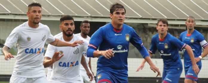 Santos e São Caetano fizeram um grande jogo na Vila Belmiro. O Azulão era o último invicto. Foto: Fabrício Cortinove