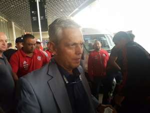 Rueda chega a BH e é recebido pelos torcedores do Flamengo